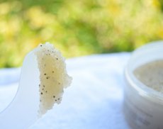 Odylique | Kokosový peeling s cukrovou třtinou a makovými semínky - Coconut Candy