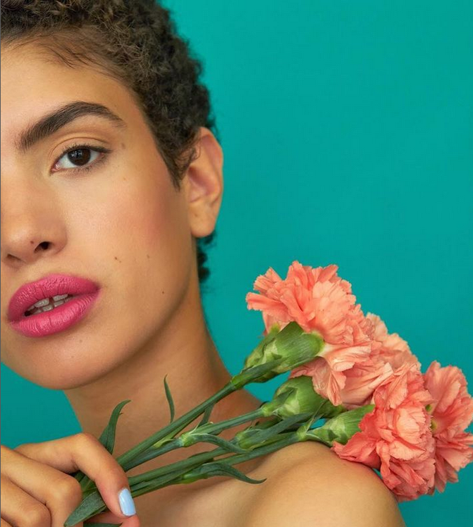 Tekutá farba na pery - Render