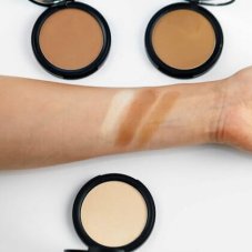 Kompaktní bronzer swatches | HIRO COSMETICS | Gratia Natura