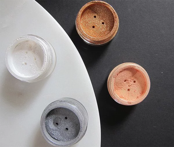Hiro Cosmetics - Mineral eyeshadow - multifunctional product