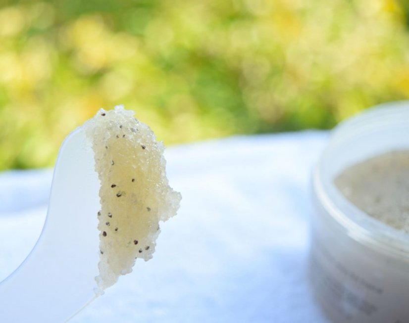 Odylique | Kokosový peeling s cukrovou třtinou a makovými semínky - Coconut Candy