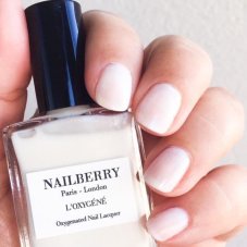 Nailberry - Lak na nehty WHITE MIST | GratiaNatura