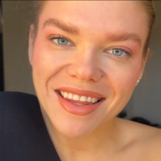 Tekutá barva na rty - Leyster