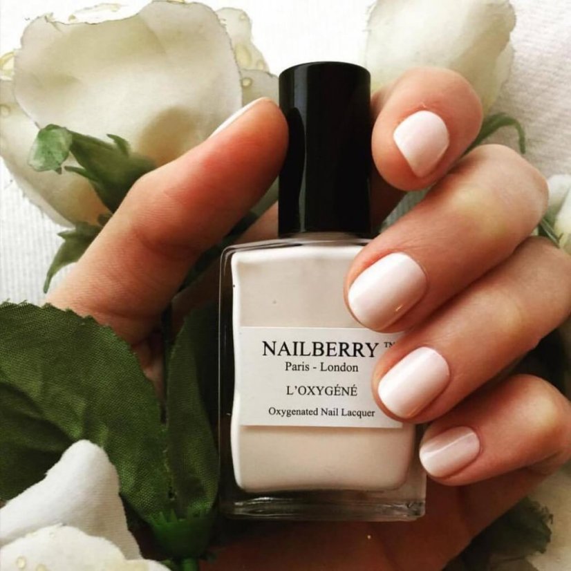 NAILBERRY - Lak na nechty odtieň WHITE MIST