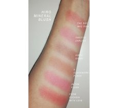Hiro Cosmetics | Minerální pudrová tvářenka - swatches