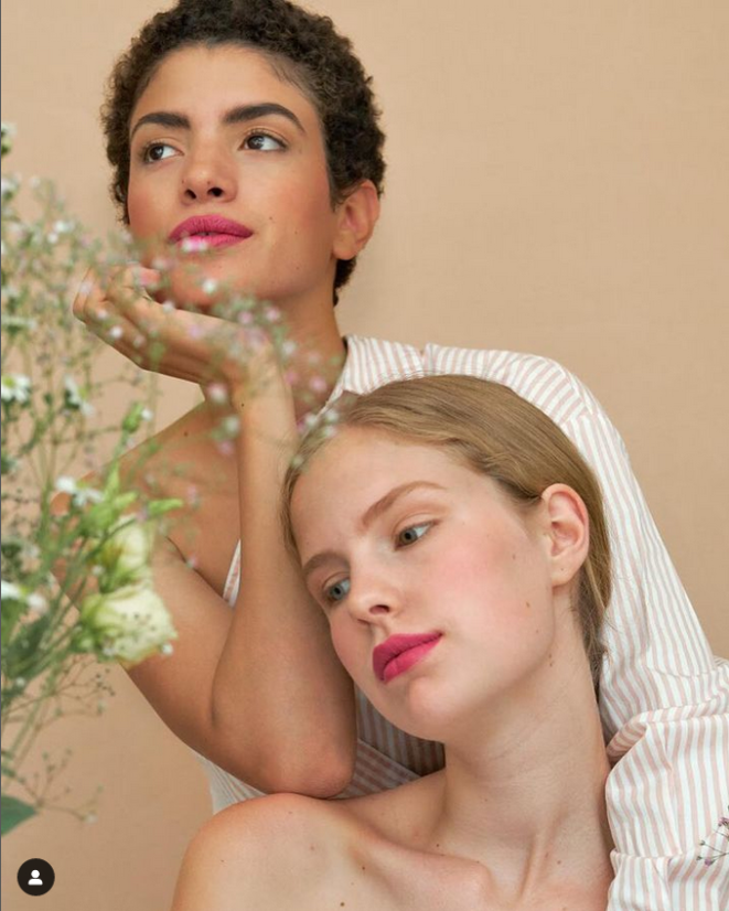 Tekutá farba na pery - Render