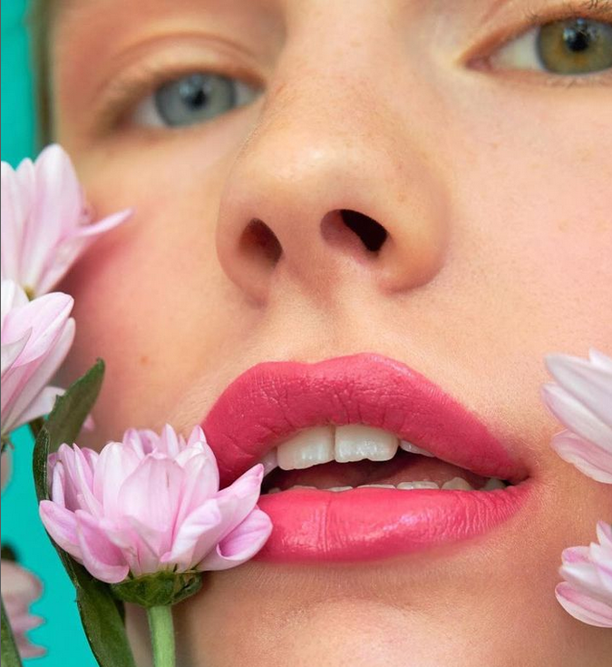 Tekutá farba na pery - Render